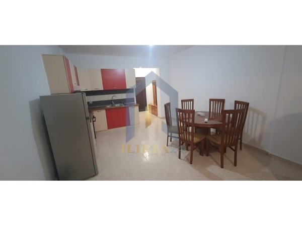 Tirane, jap me qera apartament 2+1+Ballkon Kati 4, 110 m² 600 € (Laprake Pallatet e Arabit)