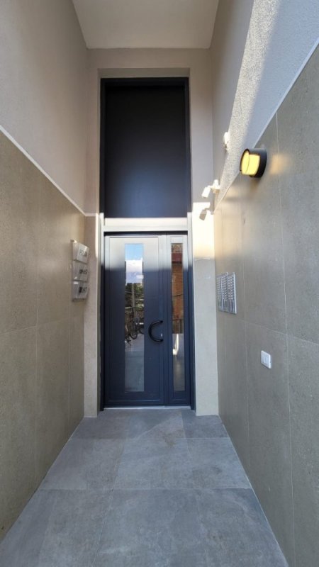Me Qira Apartament për Zyra – 105 m² 📍 Kompleksi ASL, Godina 1 – Kati i 8-të, me pamje fantastike Çmimi: 800€/muaj