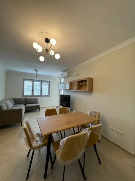 Tirane, jepet me qera apartament 3+1+Ballkon Kati 5, 140 m² 600 € (Fresk)