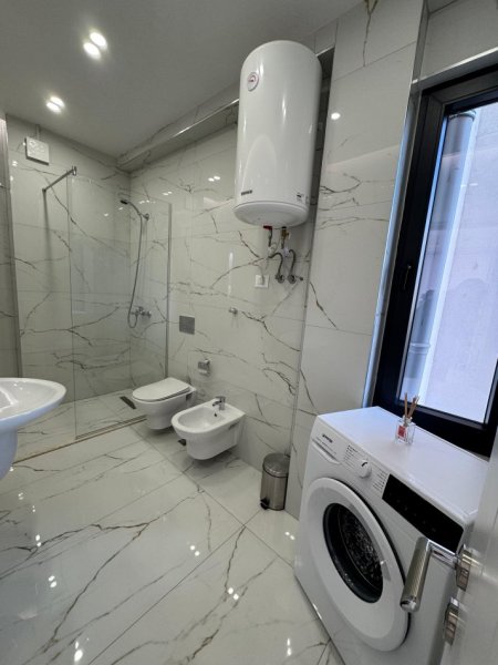 Tirane, jepet me qera apartament 1+1 Kati 5, 700 € 
