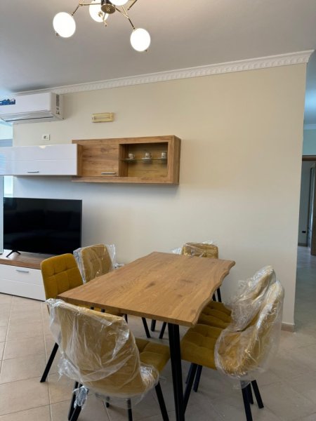 Tirane, jepet me qera apartament 3+1+Ballkon Kati 5, 140 m² 600 € (Fresk)