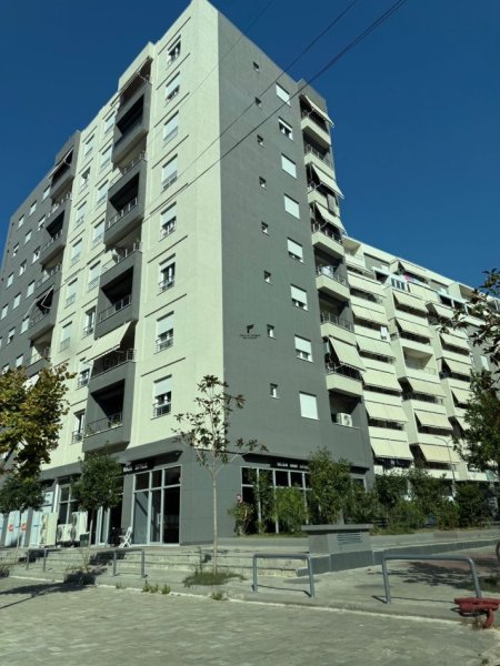 Tirane, shitet dyqan Kati 0, 30 m² 130.000 € (KOMUNA E PARISIT)