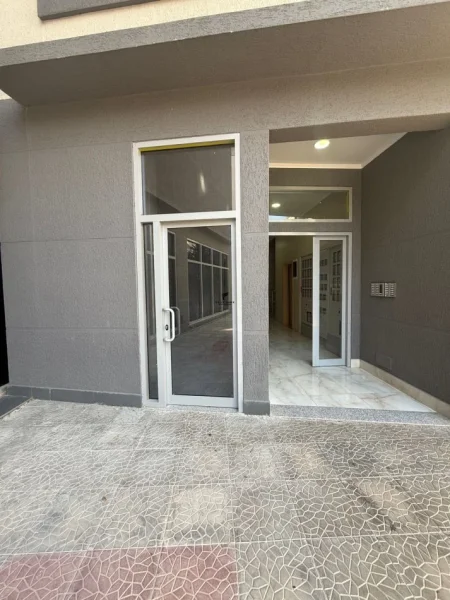 Tirane, shitet dyqan Kati 0, 30 m² 130.000 € (KOMUNA E PARISIT)