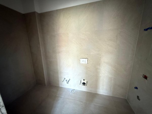 Tirane, shitet apartament 2+1 Kati 3, 93 m² 150.000 € 