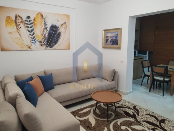 Tirane, jap me qera apartament 1+1+Ballkon Kati 3, 60 m² 600 € (Kodra e Diellit)