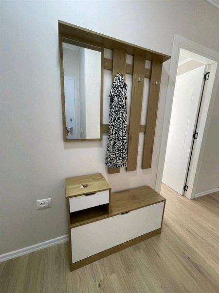 Tirane, jepet me qera apartament 1+1 Kati 5, 70 m² 500 € (Xhamlliku)