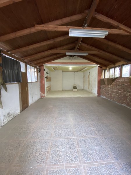 Tirane, jepet me qera magazine Kati 0, 70 m² 280 € (Joklin Persi)