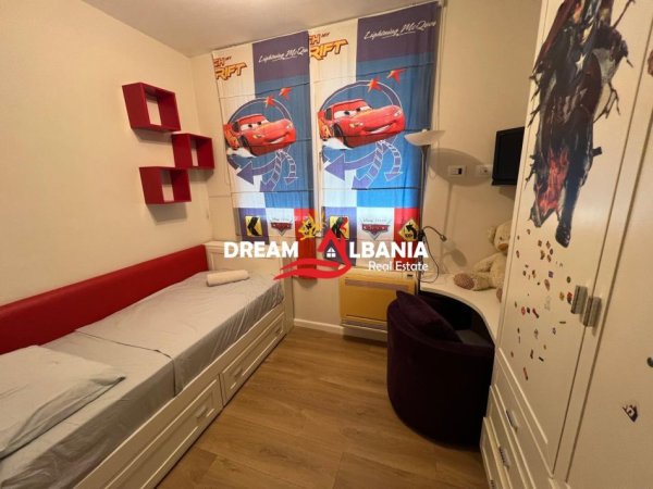 Tirane, jepet me qera apartament 3+1 , 800 € (te Kodra e Diellit 1)