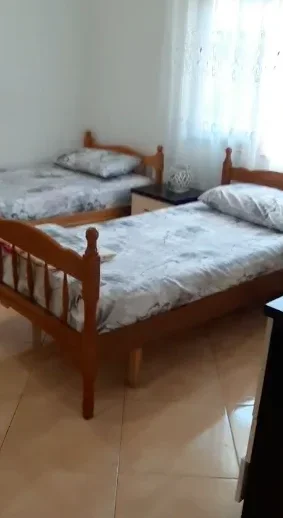 Tirane, jepet me qera apartament 2+1+Ballkon Kati 2, 105 m² 400 € (Siri Kodra)