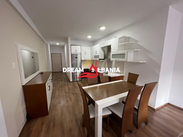 Tirane, jap me qera apartament 2+1 , 120 m² 750 € (tek Kopshti Botanik ne afersi te Green Market)