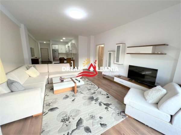 Tirane, jap me qera apartament 2+1 , 120 m² 750 € (tek Kopshti Botanik ne afersi te Green Market)