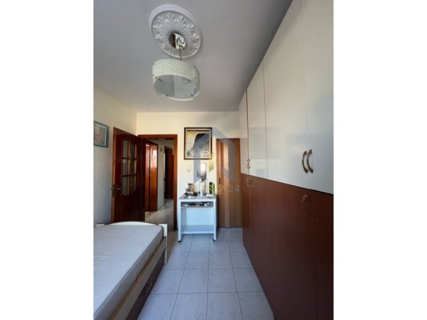 Tirane, jap me qera apartament 2+1+Ballkon Kati 5, 100 m² 450 € (5 Maj)