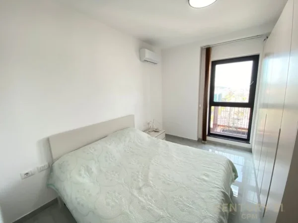 Tirane, jepet me qera apartament 1+1 Kati 17, 59 m² 750 € (Garden Building)