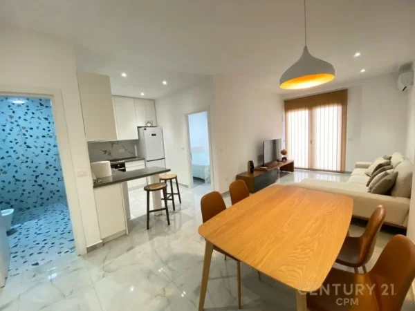 Tirane, jepet me qera apartament 1+1 Kati 17, 59 m² 750 € (Garden Building)