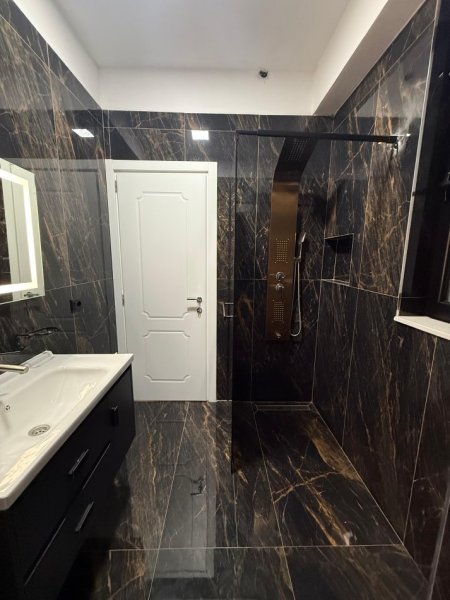 Tirane, jepet me qera apartament 2+1 Kati 3, 110 m² 600 € (URBAN GATE)