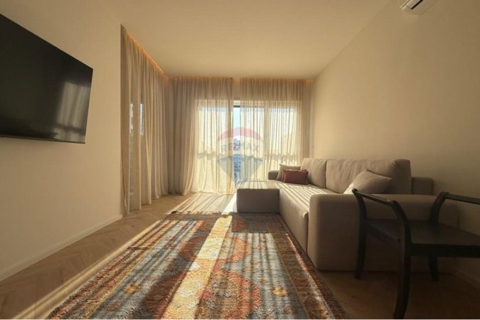 Tirane, jepet me qera apartament 2+1+Ballkon Kati 2, 95 m² 800 € (Rr.Qemal Stafa!)