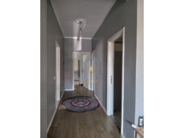 Tirane, jap me qera apartament 1+1 Kati 1, 350 € (Sanatoriumi)