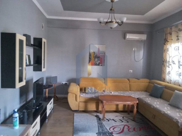 Tirane, jap me qera apartament 1+1 Kati 1, 350 € (Sanatoriumi)