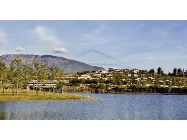 Tirane, shes apartament 2+1+Ballkon Kati 1, 120.000 m² 211.500 € (Liqeni i Farkes)