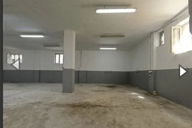 Tirane, jepet me qera ambjent biznesi , 260 m² 1.500 € 