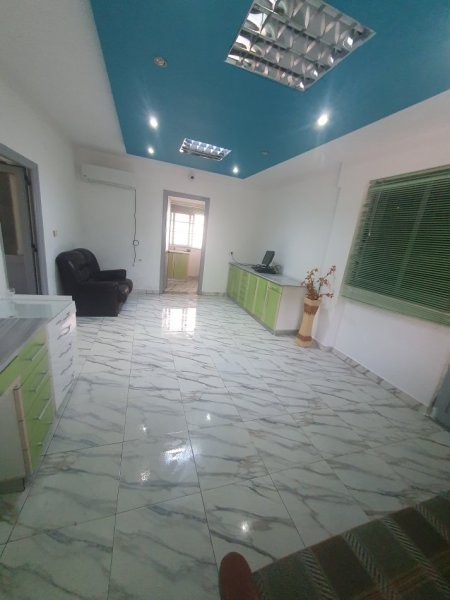 Tirane, jepet me qera garsonier Kati 0, 36 m² 252 € (MIGJENI)