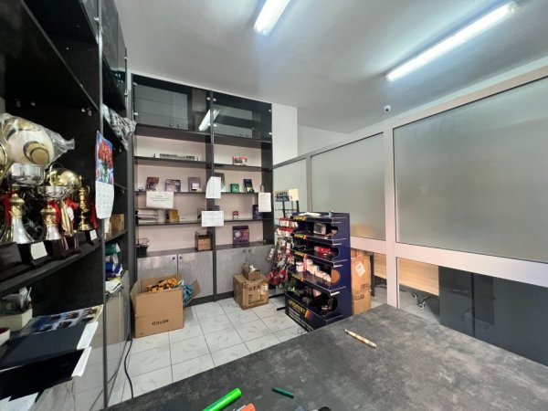 Tirane, jepet me qera ambjent biznesi Kati 0, 25 m² 450 € (Rruga e Kavajes)
