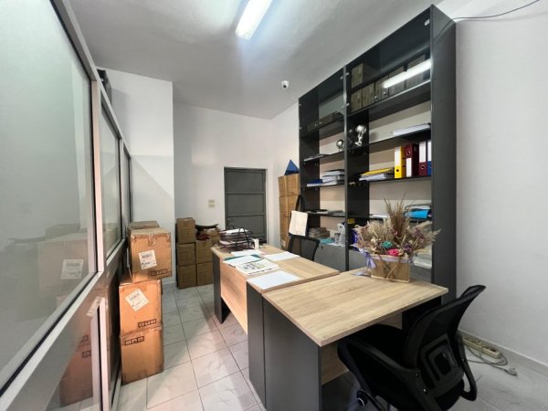 Tirane, jepet me qera ambjent biznesi Kati 0, 25 m² 450 € (Rruga e Kavajes)