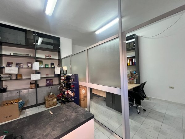 Tirane, jepet me qera ambjent biznesi Kati 0, 25 m² 450 € (Rruga e Kavajes)