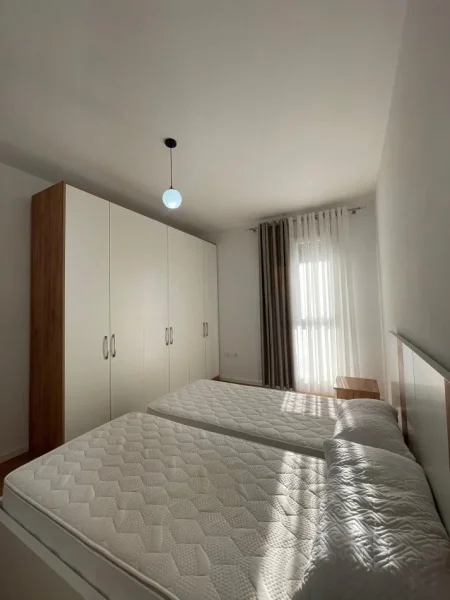 Tirane, jepet me qera Apartament 2+1+2, 700Euro, Kompleksi Trio Towers, Don Bosko