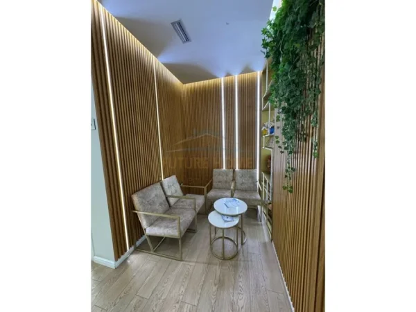 Tirane, jap me qera ambjent biznesi Kati 1, 370 m² 4.000 € (UNAZA E RE)