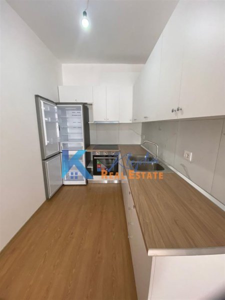 Tirane, jap me qera apartament 2+1+Ballkon Kati 3, 100 m² 650 € (Rruga e Dibres, mbi QSUT)