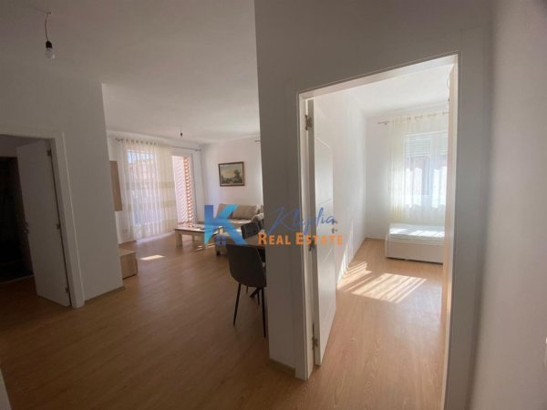 Tirane, jap me qera apartament 2+1+Ballkon Kati 3, 100 m² 650 € (Rruga e Dibres, mbi QSUT)