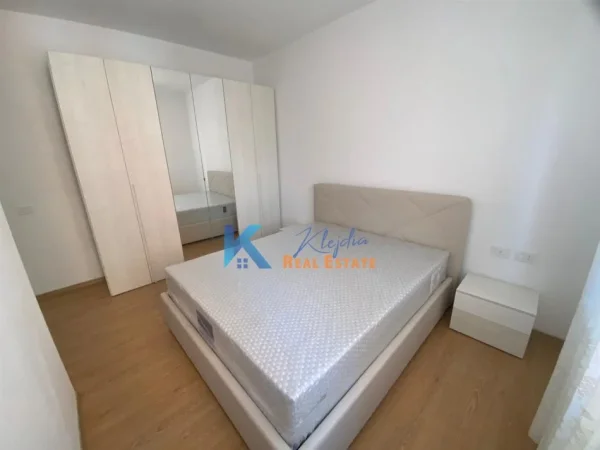Tirane, jap me qera apartament 2+1+Ballkon Kati 3, 100 m² 650 € (Rruga e Dibres, mbi QSUT)