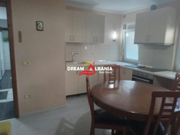 Tirane, jepet me qera apartament 1+1 , 80 m² 550 € (ne Myslym Shyr prane BKT)