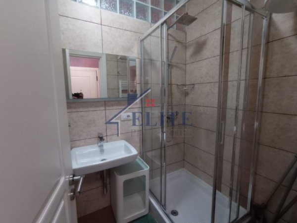 Tirane, jepet me qera apartament 2+1+Ballkon Kati 7, 100 m² 800 € (Mozaiku i Tiranes)