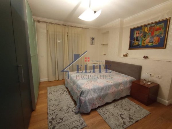 Tirane, jepet me qera apartament 2+1+Ballkon Kati 7, 100 m² 800 € (Mozaiku i Tiranes)
