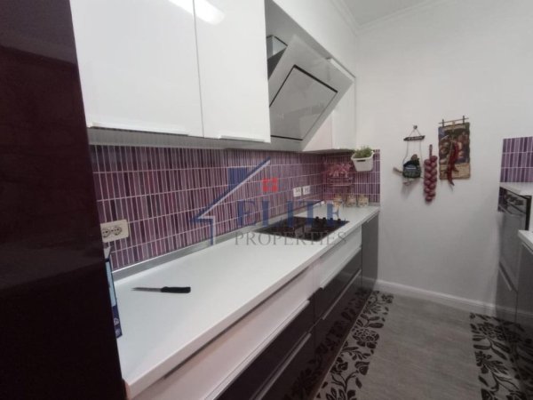 Tirane, jepet me qera apartament 2+1+Ballkon Kati 7, 100 m² 800 € (Mozaiku i Tiranes)