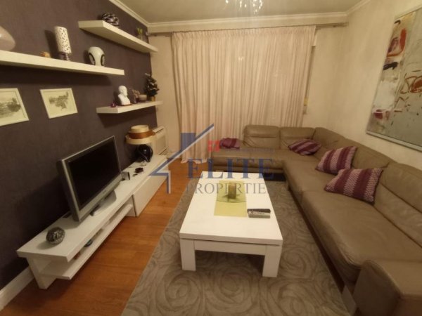 Tirane, jepet me qera apartament 2+1+Ballkon Kati 7, 100 m² 800 € (Mozaiku i Tiranes)
