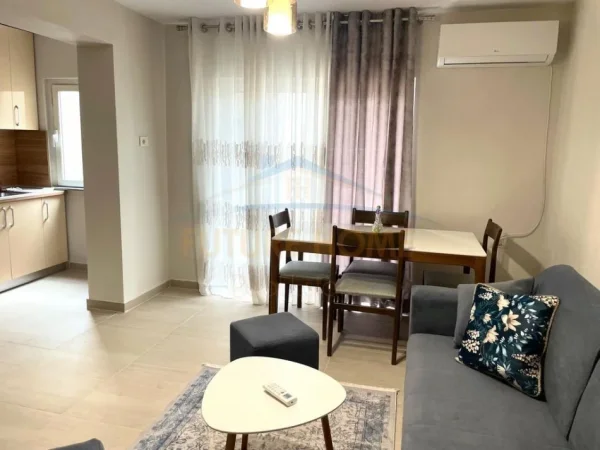 Tirane, jepet me qera apartament 3+1 Kati 5, 80 m² 750 € (Rruga Fortuzi)