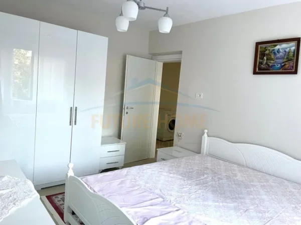 Tirane, jepet me qera apartament 3+1 Kati 5, 80 m² 750 € (Rruga Fortuzi)