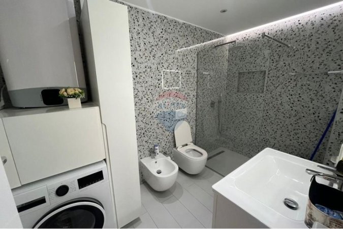 Tirane, jepet me qera apartament 2+1+Ballkon , 115 m² 1.000 € (Kompleksi Star 21)