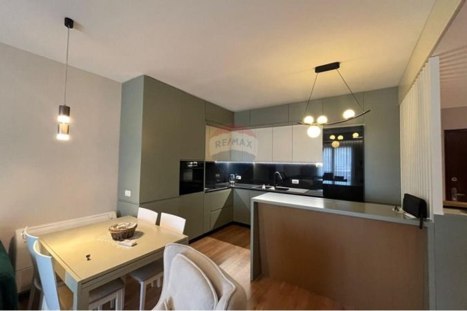 Tirane, jepet me qera apartament 2+1+Ballkon , 115 m² 1.000 € (Kompleksi Star 21)
