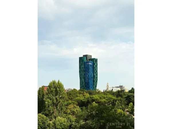 Tirane, jepet me qera ambjent biznesi Kati 7, 158 m² 3.000 € (Sheshi Nene Tereza)