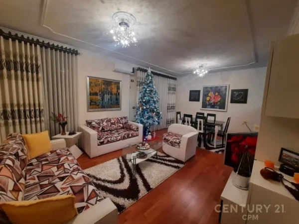 Tirane, shes apartament 3+1+Ballkon Kati 7, 140 m² 190.000 € (Pallatet Cabej)