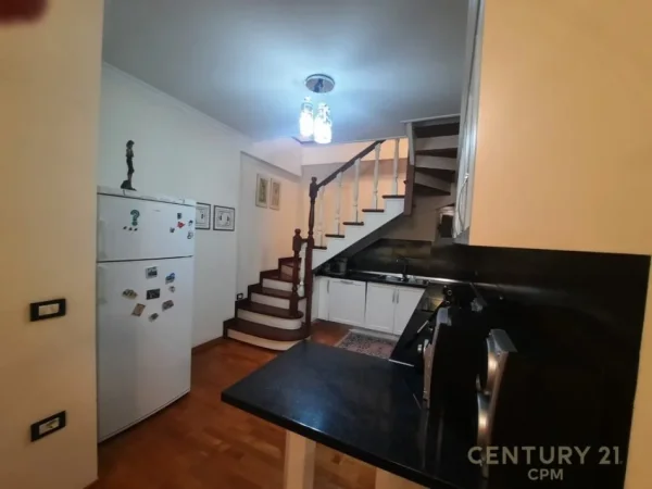 Tirane, shes apartament 3+1+Ballkon Kati 7, 140 m² 190.000 € (Pallatet Cabej)