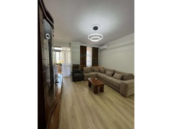 Tirane, jepet me qera apartament 1+1 Kati 5, 71 m² 600 € (21 Dhjetori)