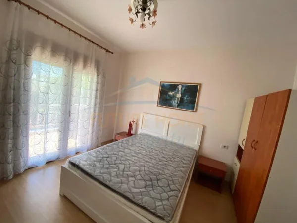 Tirane, jepet me qera Duplex Kati 2&3, 155 m² 1.100 € (Ali Demi)