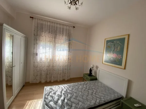 Tirane, jepet me qera Duplex Kati 2&3, 155 m² 1.100 € (Ali Demi)
