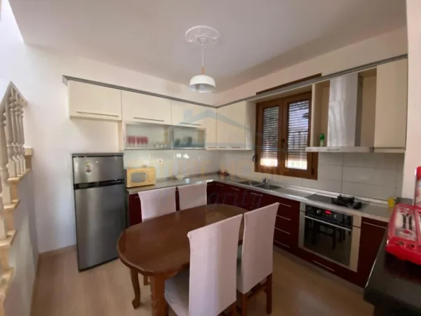 Tirane, jepet me qera Duplex Kati 2&3, 155 m² 1.100 € (Ali Demi)