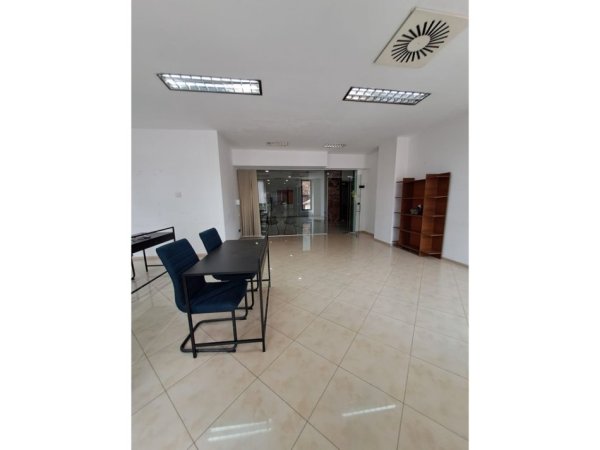 Tirane, jepet me qera ambjent biznesi Kati 2, 66 m² 1.000 € (QENDER)